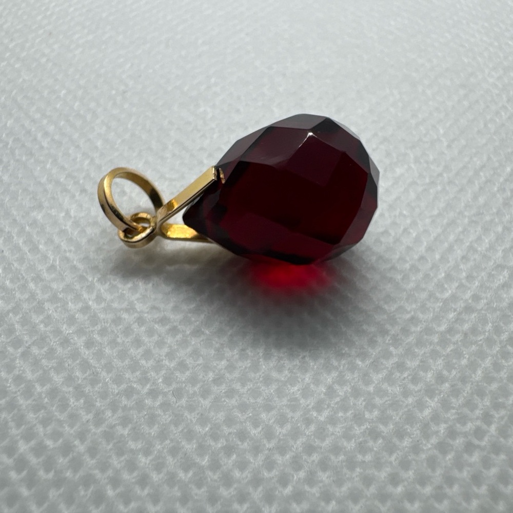 18K Yellow Gold Pendant/charm with Faceted Red Glass Teardrop, Birthstone, 750 - Picture 4 of 16